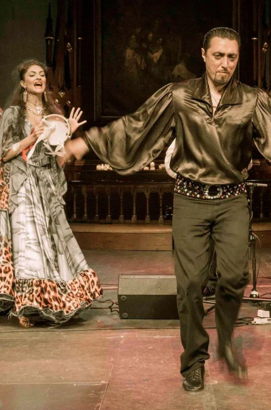 Шоу московских цыган Шоу московских цыган