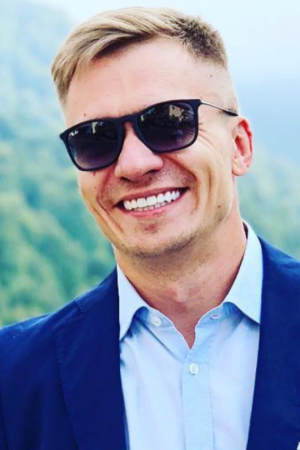 Александр Якушев