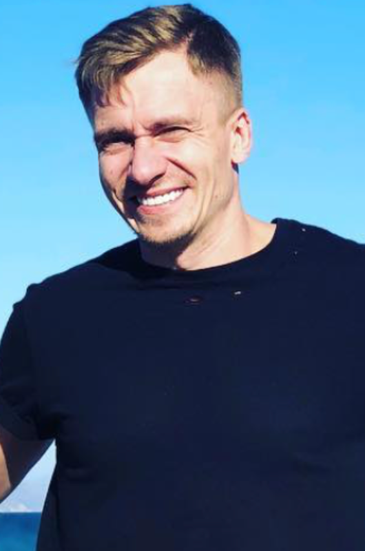 Александр Якушев