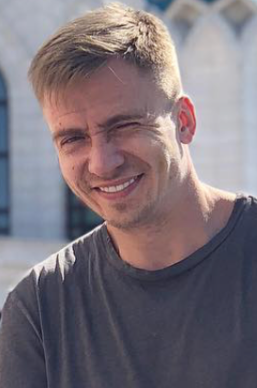 Александр Якушев