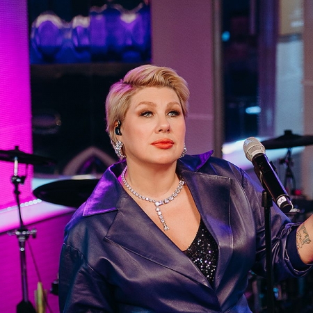 Ева Польна: «Наше профессиональное волшебство - это умение переключаться с усталости на свет и зажигать зал»