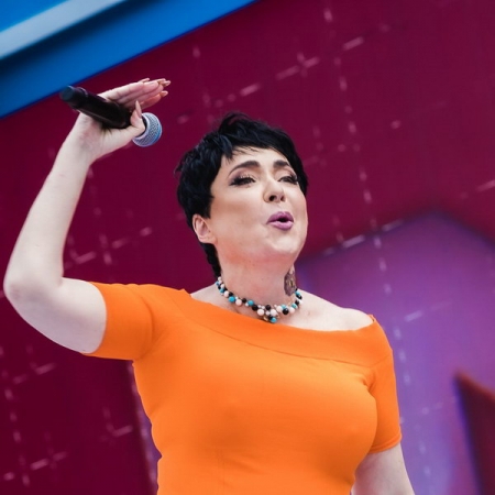 Лолита посоветовала подучить поклонникам слова «Титаника» к своему большому концерту