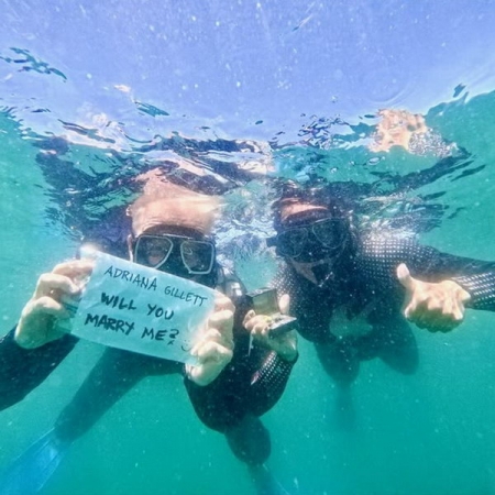 Солист Metallica Джеймс Хетфилд сделал предложение руки и сердца в компании китовых акул