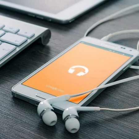 Американского музыканта признали виновным в мошенничестве за использование ИИ при создании и прослушивании песен