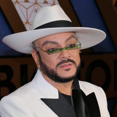 Обзор: «Настолько ли он крут как вокалист? Реакция профессионального вокалиста на пение Филиппа Киркорова»