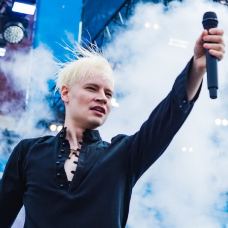 Shaman, Татьяна Куртукова и Зара споют «Песни Победы»