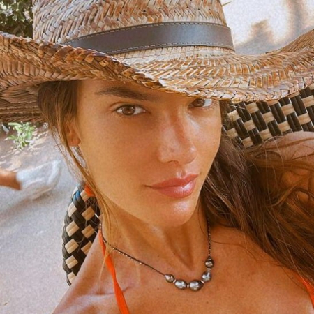 Сегодня 45 лет Алессандре Амбросио