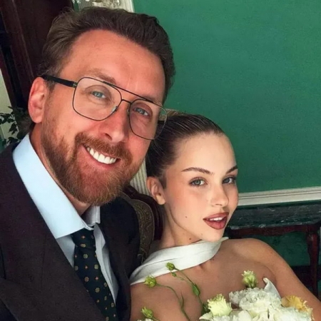 Актер Данила Якушев женился на юной фотомодели